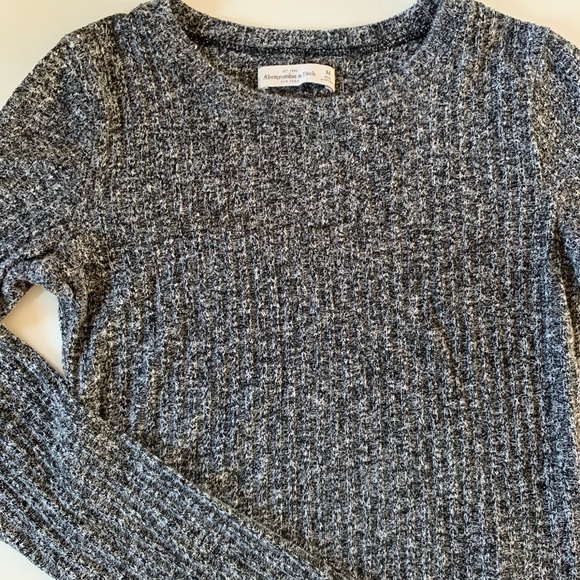 Abercrombie and Fitch cropped sweater - Picture 3 of 3